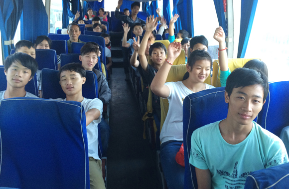 坐了二十几个小时火车,虽然很疲惫但仍然很活跃的大三湘班学生们.jpg 坐了二十几个小时火车,虽然很疲惫但仍然很活跃的大三湘班学生们.jpg