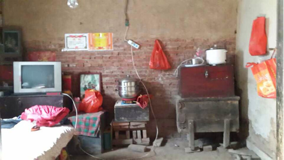 走访学生家的客厅.jpg 走访学生家的客厅.jpg