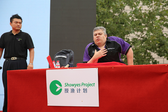 国际励志演讲大师授渔风采,聆听生命最强音.jpg 国际励志演讲大师授渔风采,聆听生命最强音.jpg