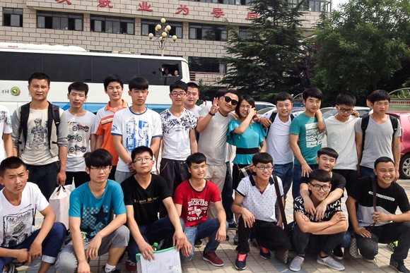 授渔学子前往汤城小厨学习与工作.jpg 授渔学子前往汤城小厨学习与工作.jpg