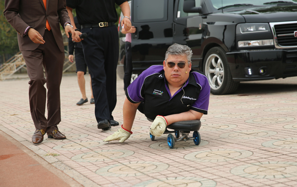 约翰·库提斯入场.jpg 约翰·库提斯入场.jpg