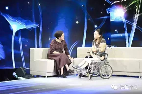 小布特和奶奶乌兰来到央视《等着我》寻找他的妈妈.jpg 小布特和奶奶乌兰来到央视《等着我》寻找他的妈妈.jpg