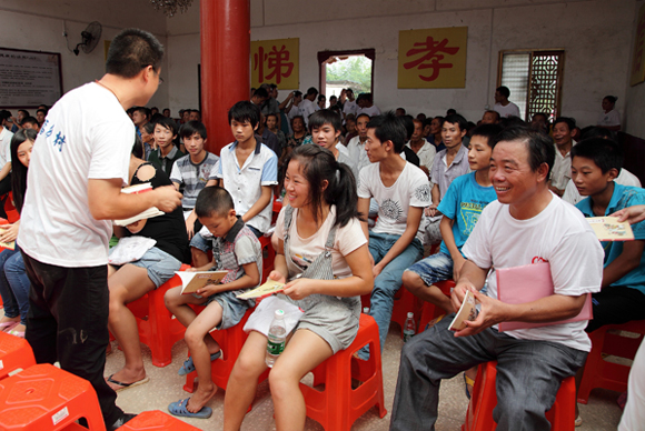 活动现场“授渔计划——大三湘班”资助的学生.jpg 活动现场“授渔计划——大三湘班”资助的学生.jpg