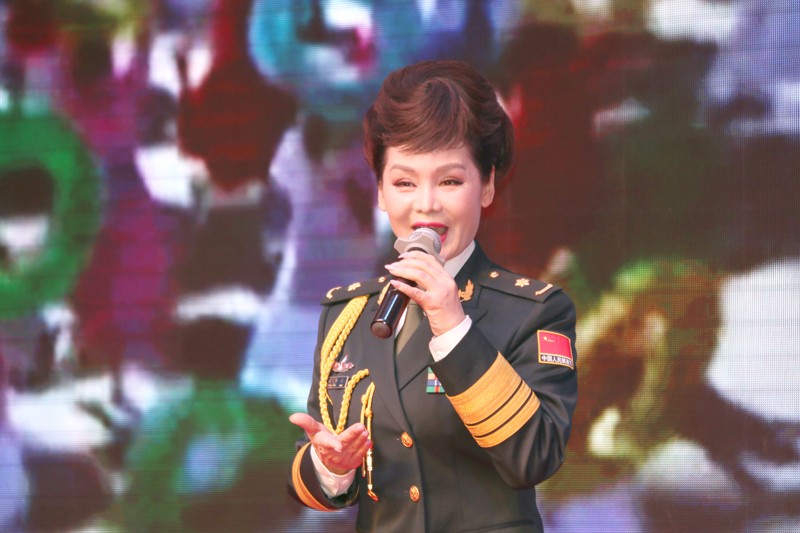 7火箭军文工团张华敏老师演唱歌曲飞翔新一代.jpg 7火箭军文工团张华敏老师演唱歌曲飞翔新一代.jpg